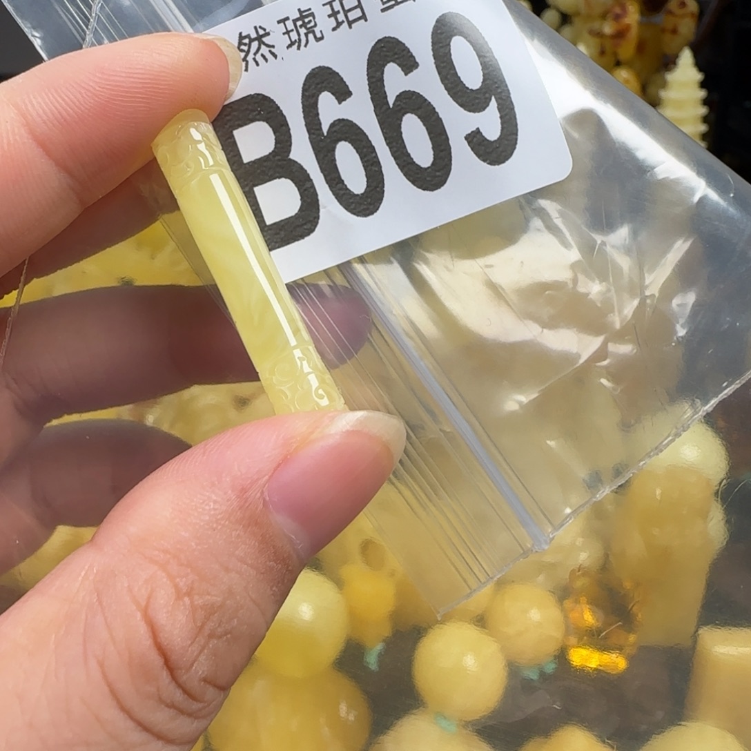 蜜蜡未镶嵌珠宝奇石