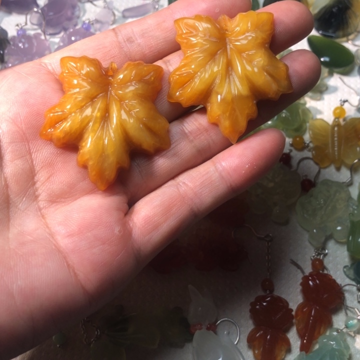 李***钰蛇纹石玉未镶嵌耳坠