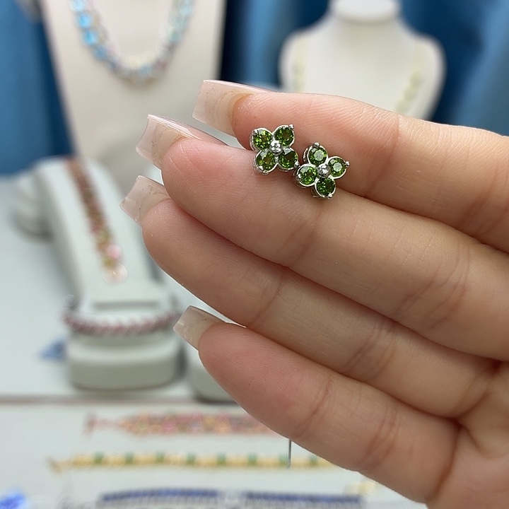 透辉石银S925镶嵌耳钉