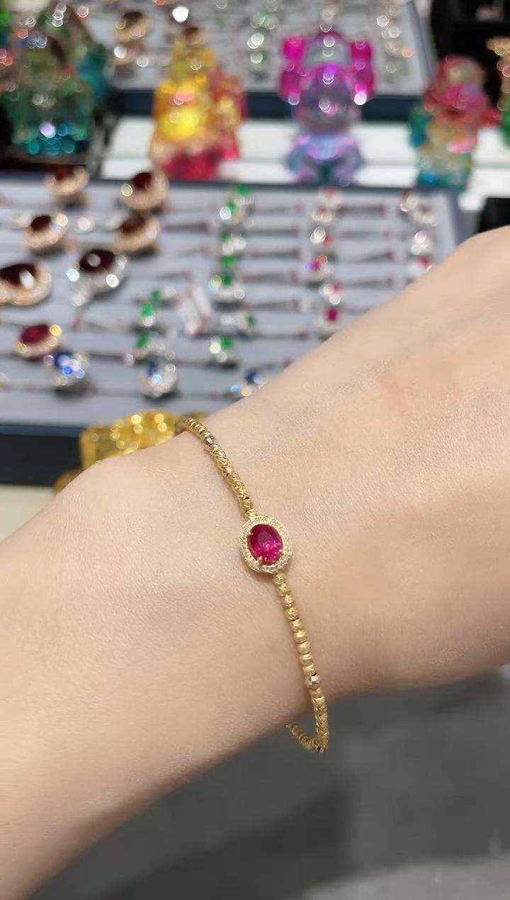 18K金镶嵌天然无烧红宝石手镯（圈口可调节）