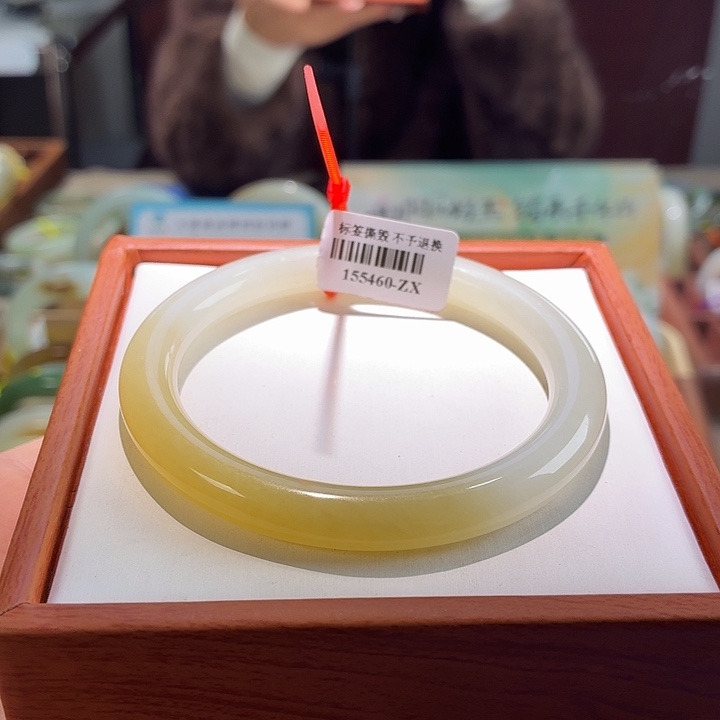 和田玉未镶嵌手镯17.  60