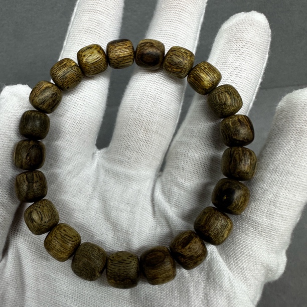 沉香菩萨琪老料0.9cm*10.3g珠单圈手串