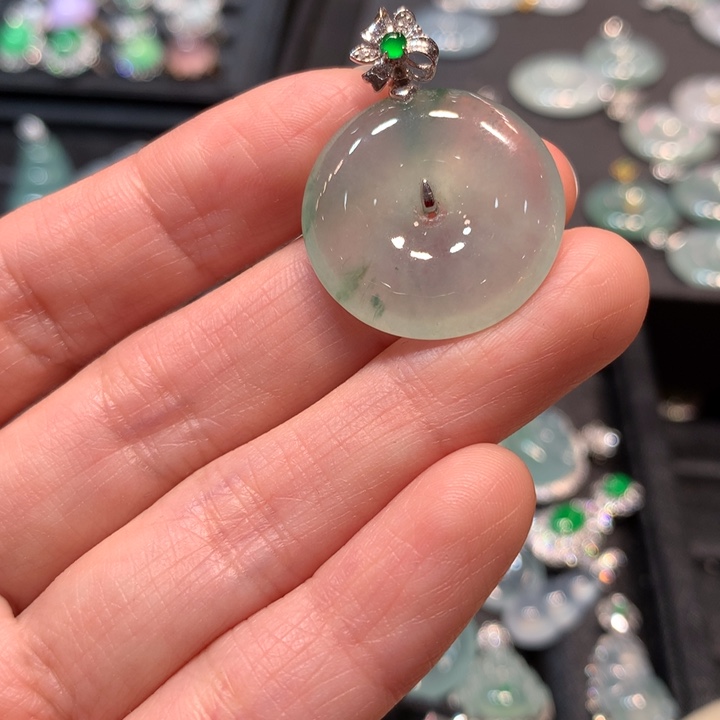 【闪购商品】颈饰18K金镶嵌翡翠翡翠