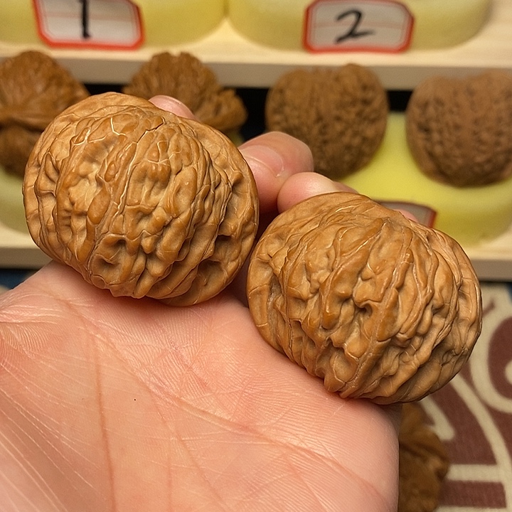 文玩核桃吊坠43正磨全品送舌头异形