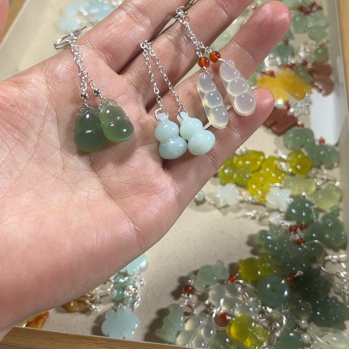 蛇纹石玉耳饰未镶嵌