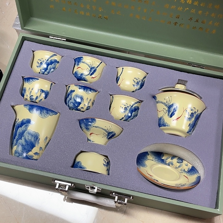 孤品茶具套装等。      