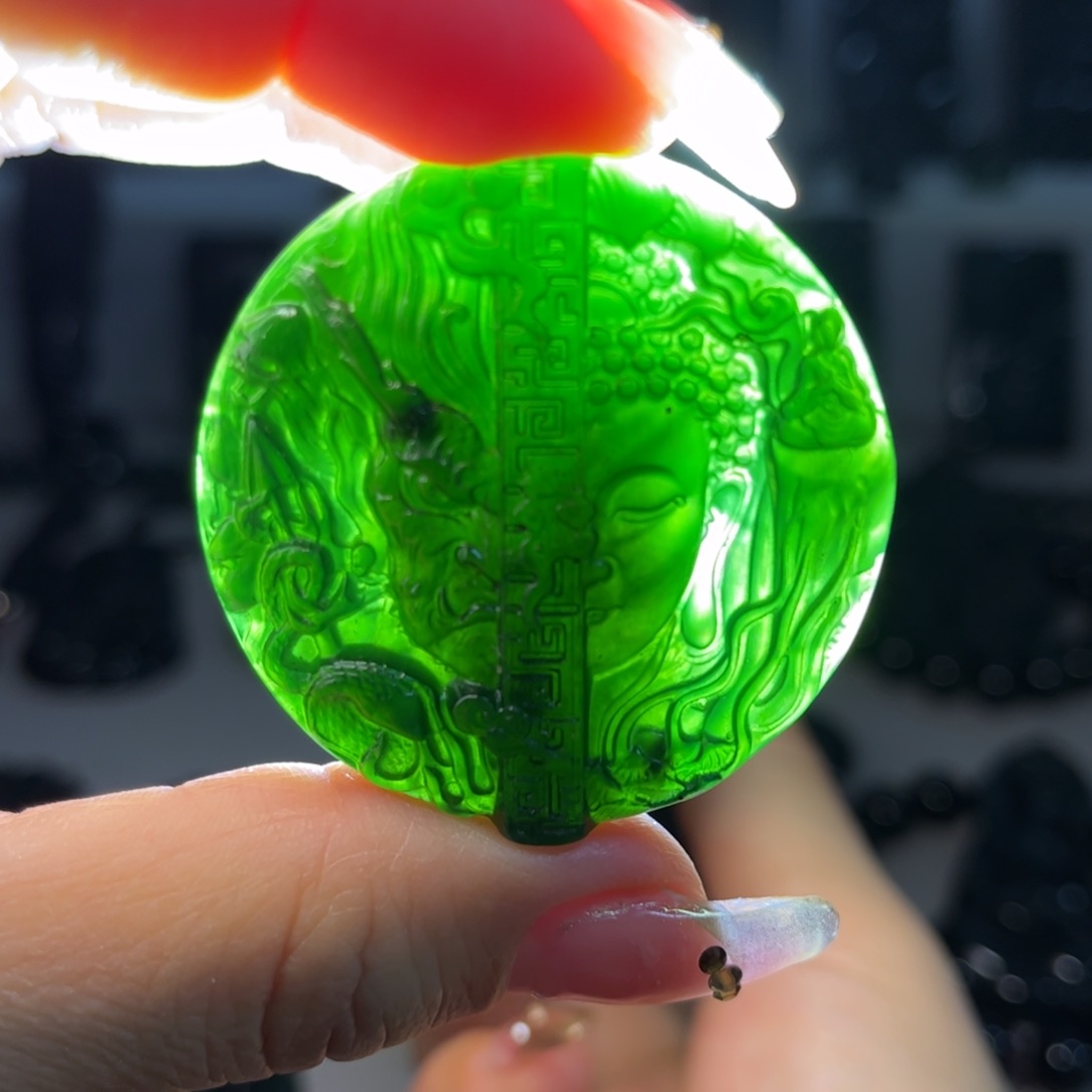 蛇纹石玉颈饰合金