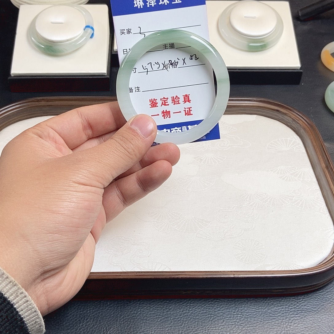 宝***༄石英质玉未镶嵌手镯3