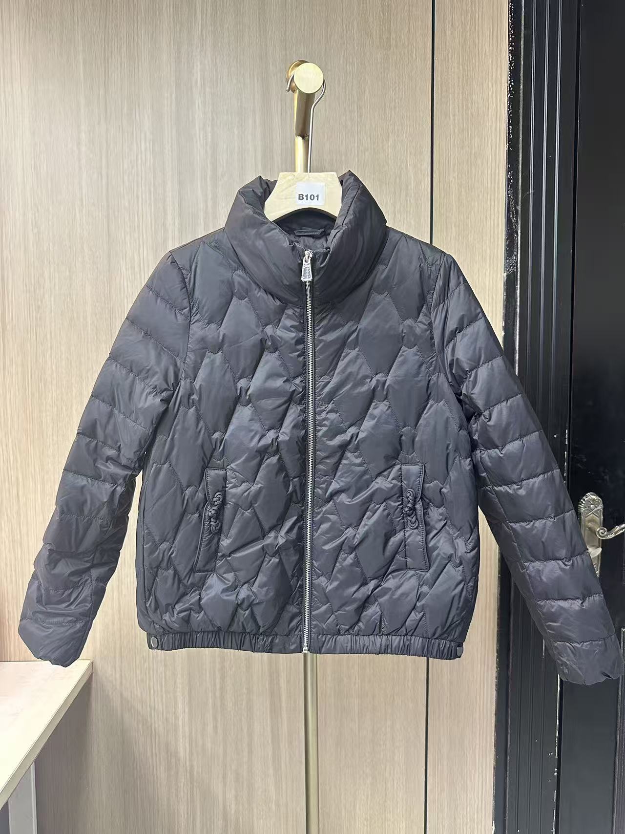 【JX7830黑色羽绒服】2025年新款外套百搭时尚简单保暖羽绒服