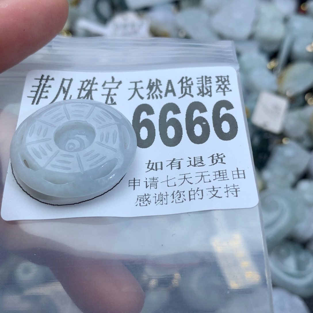 翡翠颈饰未镶嵌6666。