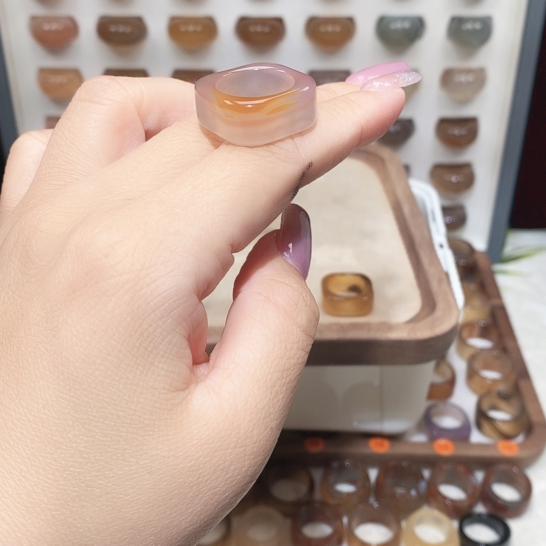 薇***尔玛瑙/玉髓未镶嵌戒指港12