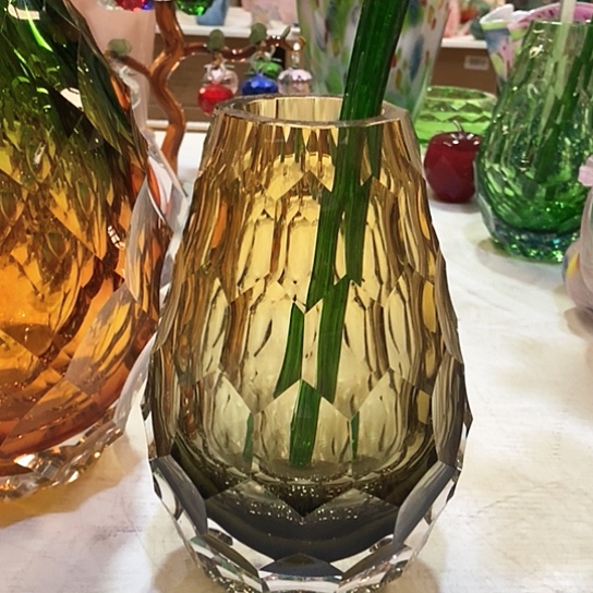 琉璃花瓶高22厘米口径6厘米