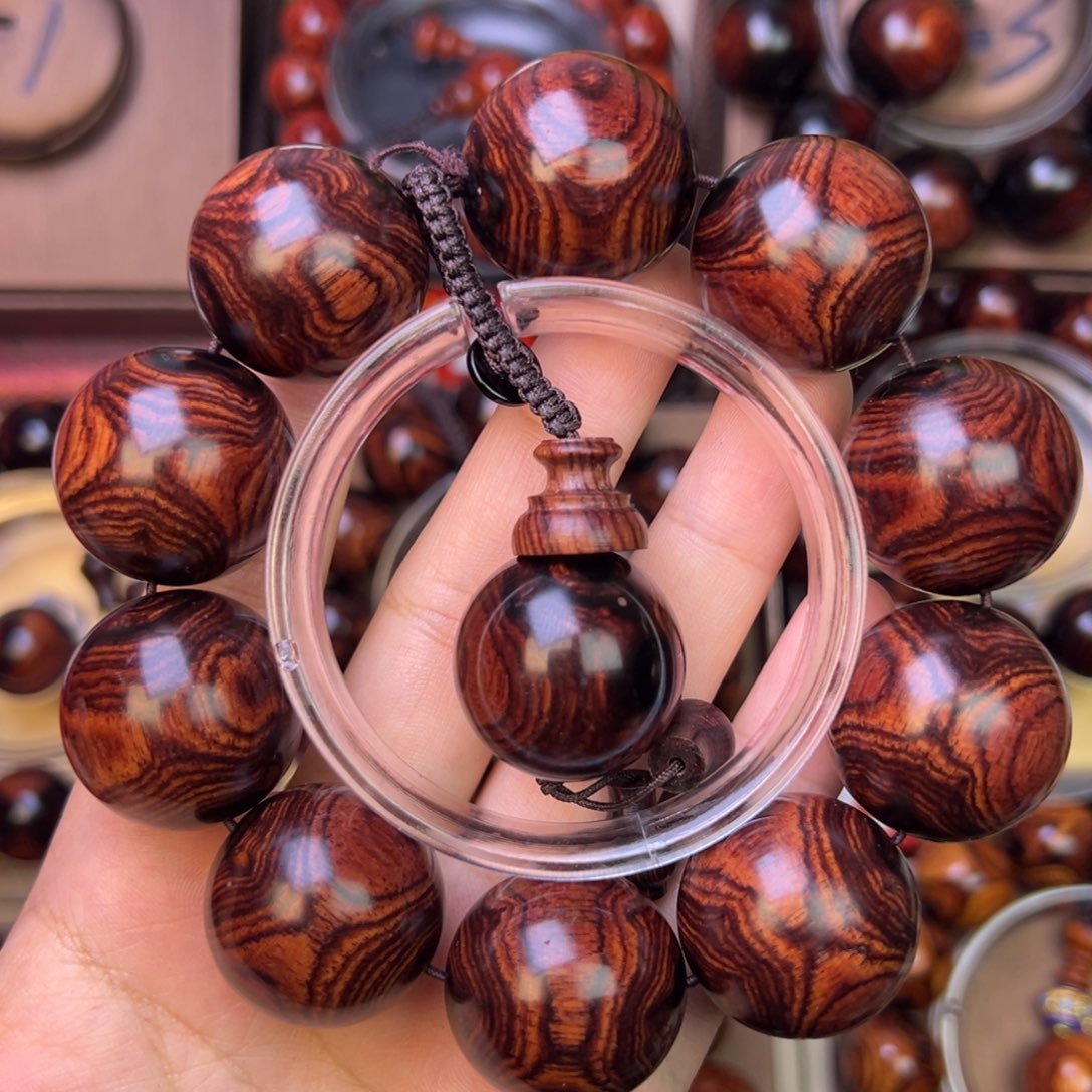 木质类黄花梨高货鬼脸对眼留疤老料