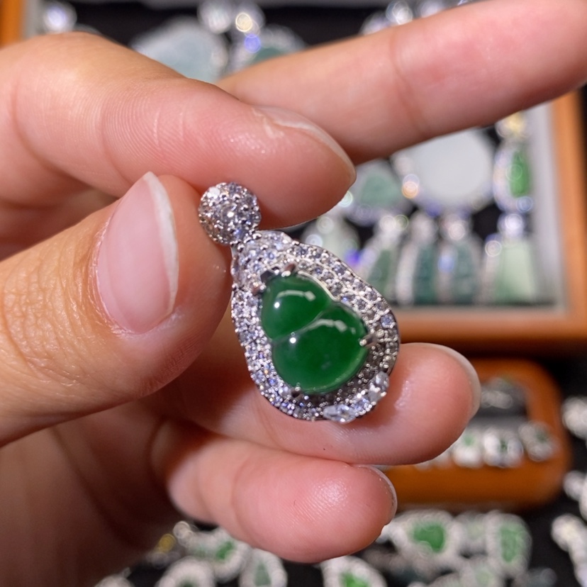 【闪购商品】翡翠颈饰未镶嵌天****?天然