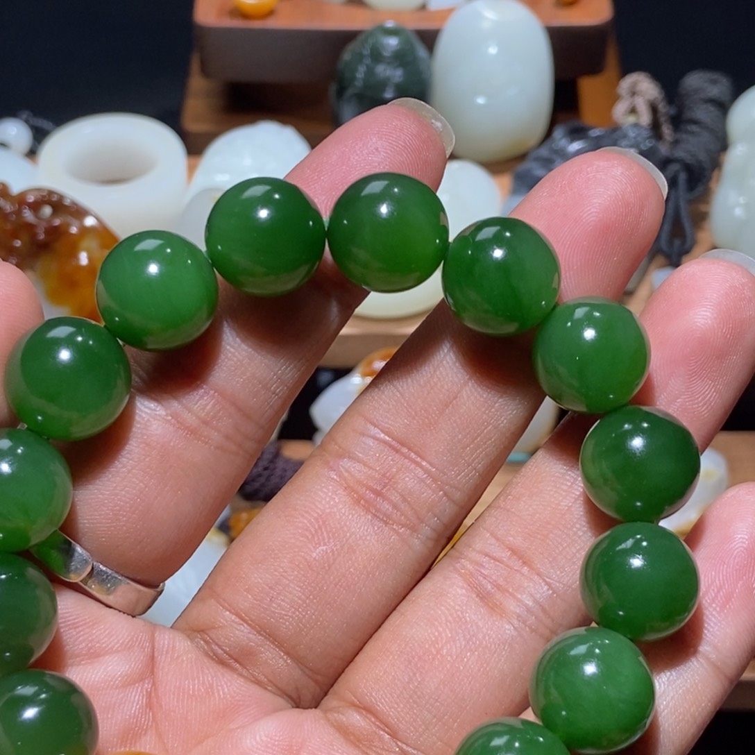 R***9和田玉未镶嵌颈饰