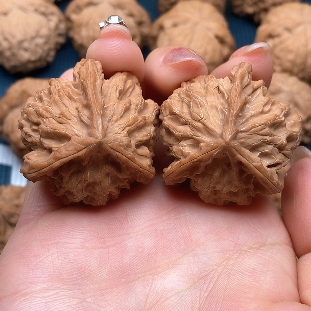 文玩核桃吊坠盘山