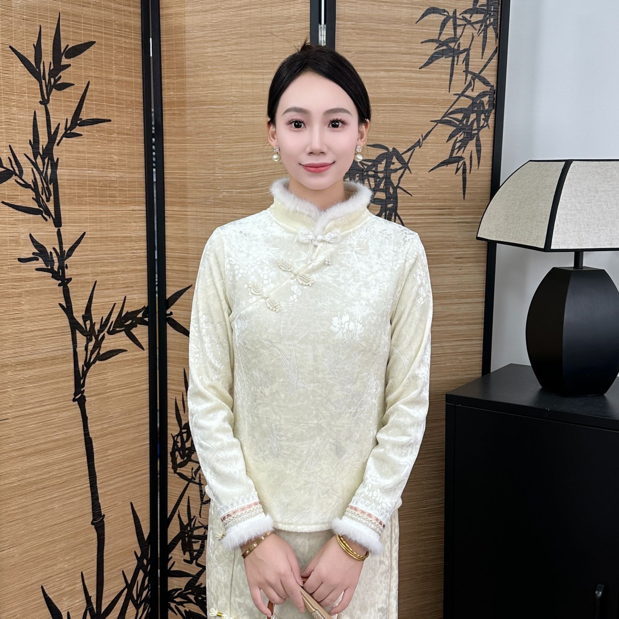 花间堂【画染加绒】2025年冬季网红修身显瘦款葫芦扣立领气质打底衫