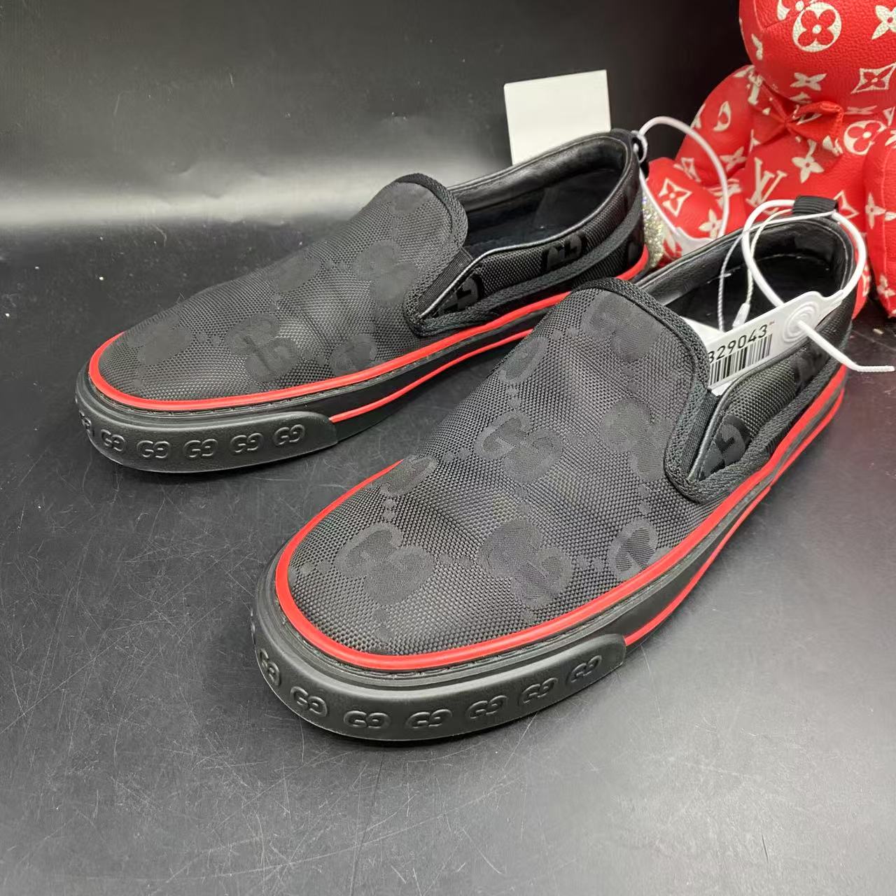 95新 GUCCI/古驰 黑色压印老花一脚蹬舒适板鞋41欧码zg463