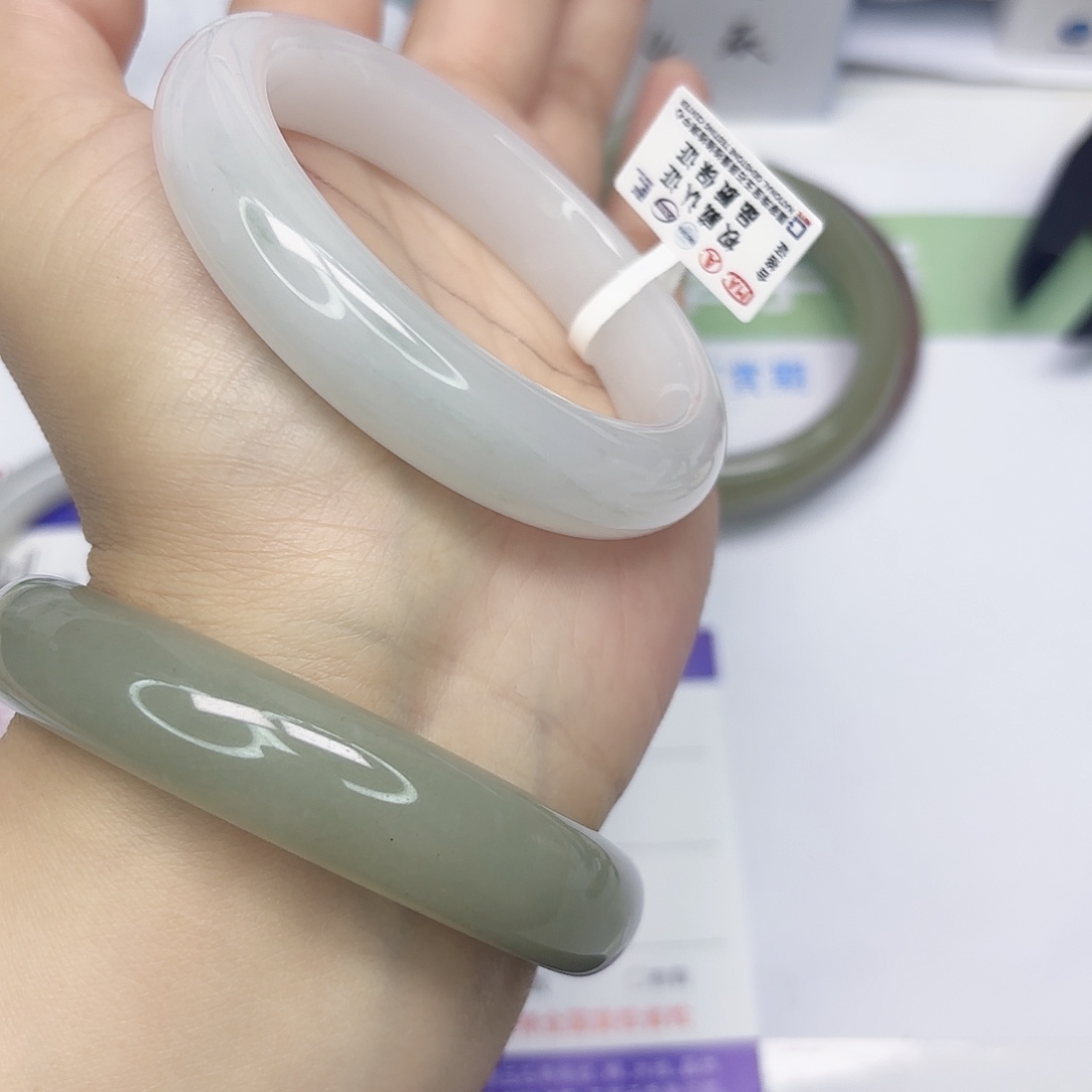 石英质玉未镶嵌手镯15/54