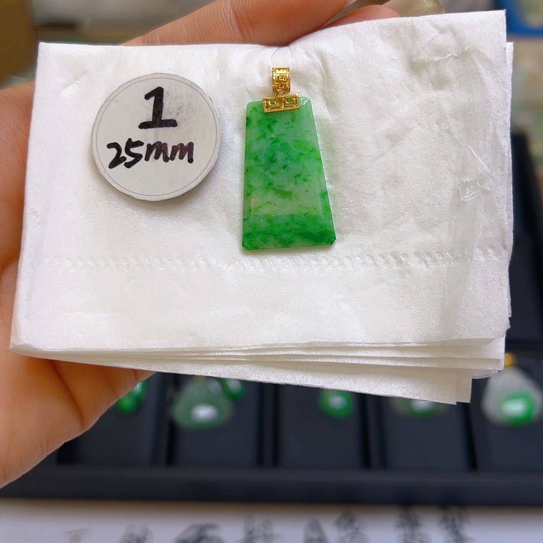 翡翠颈饰18K金镶嵌翡翠