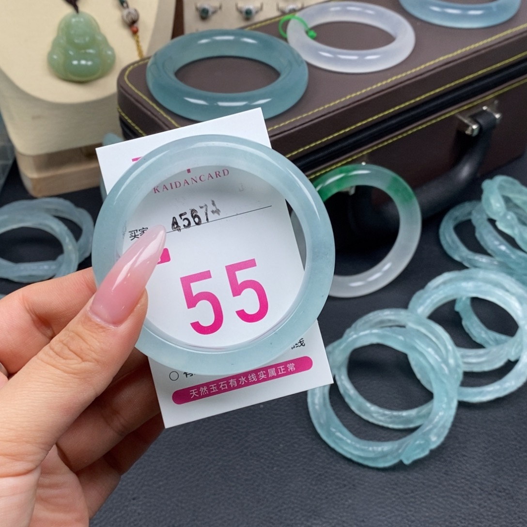 B***w石英质玉未镶嵌手镯