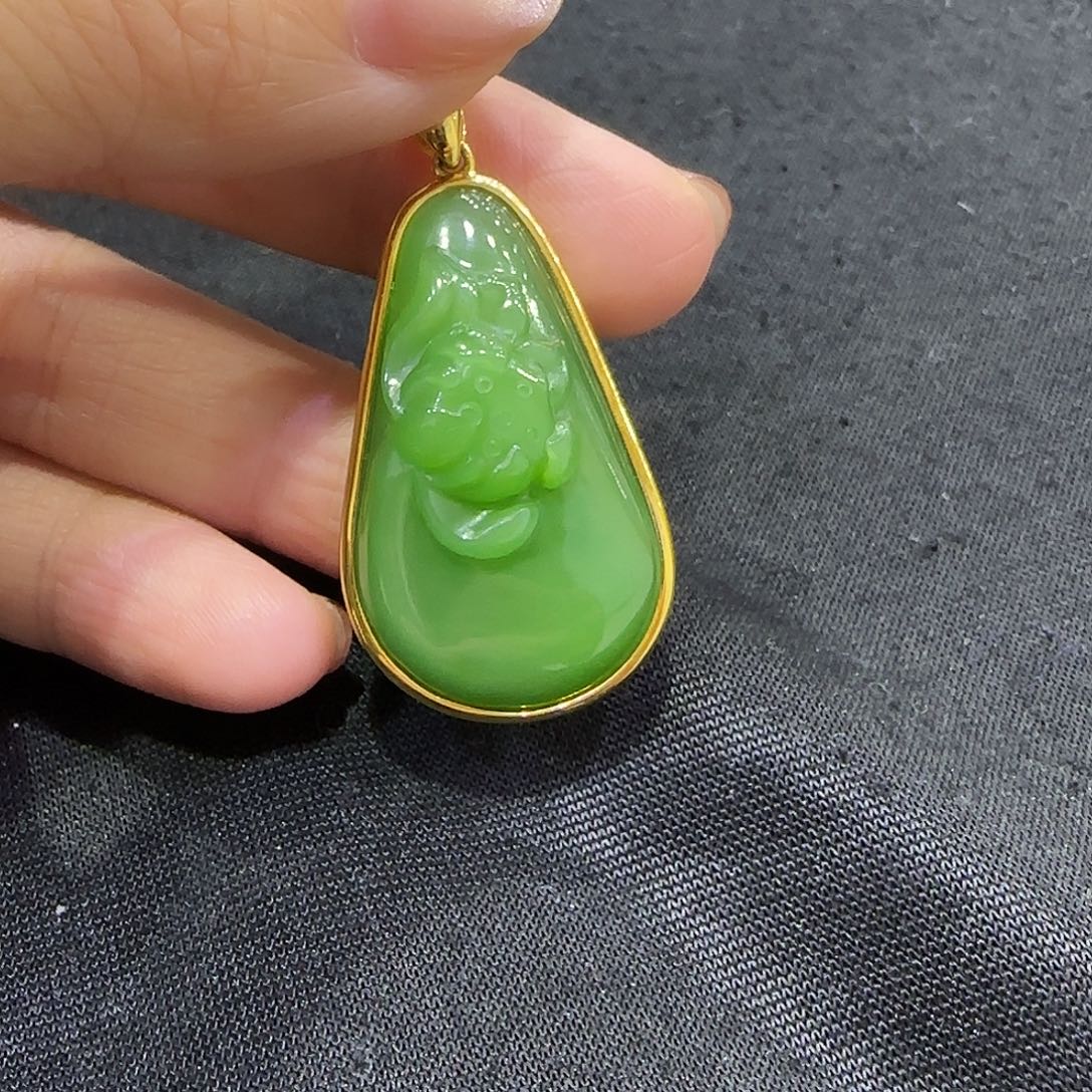 和田玉18K金镶嵌颈饰