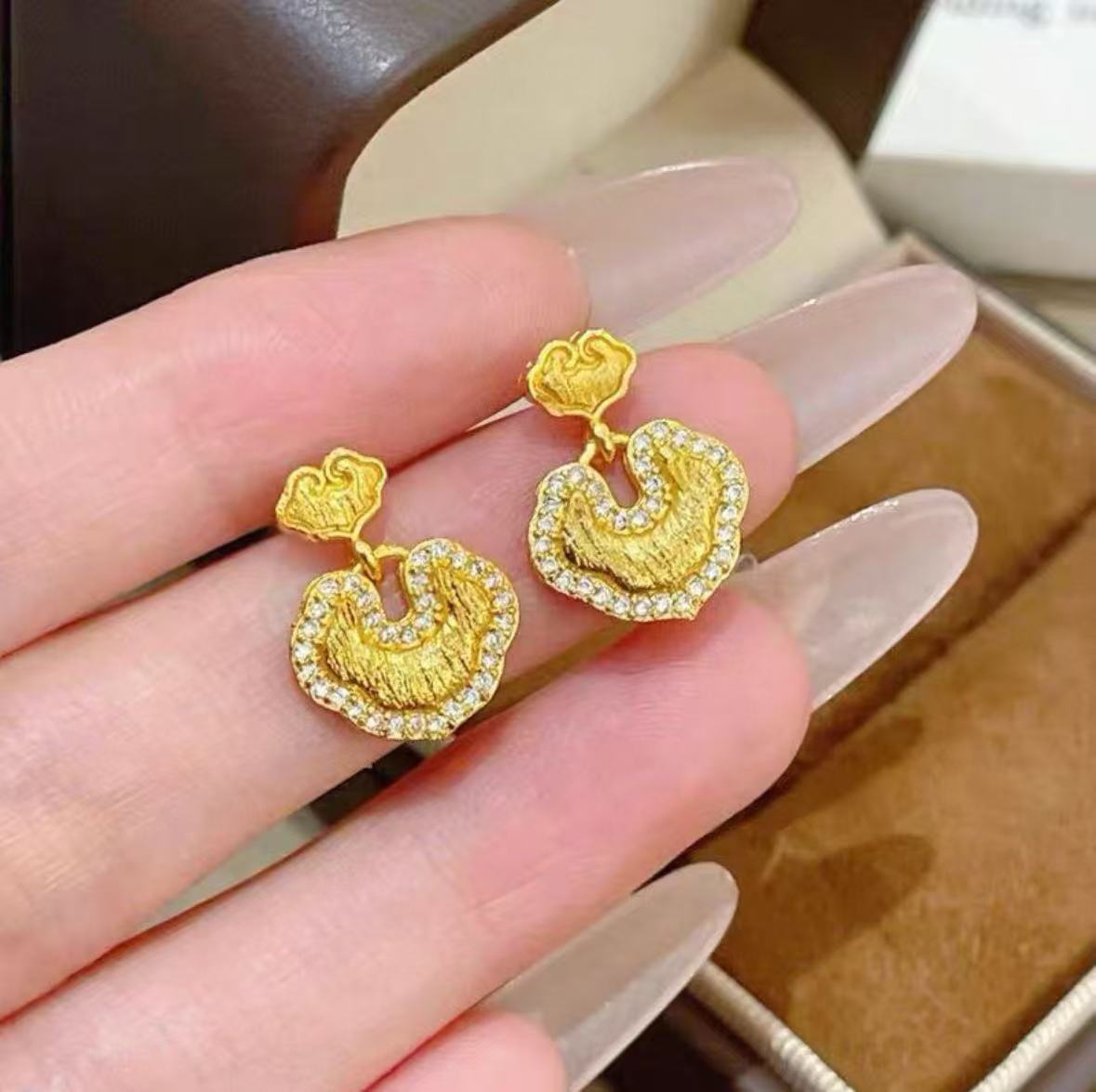 铜合金耳饰 2025新款祥云耳钉女士真镶钻耳环轻奢高级感首饰品