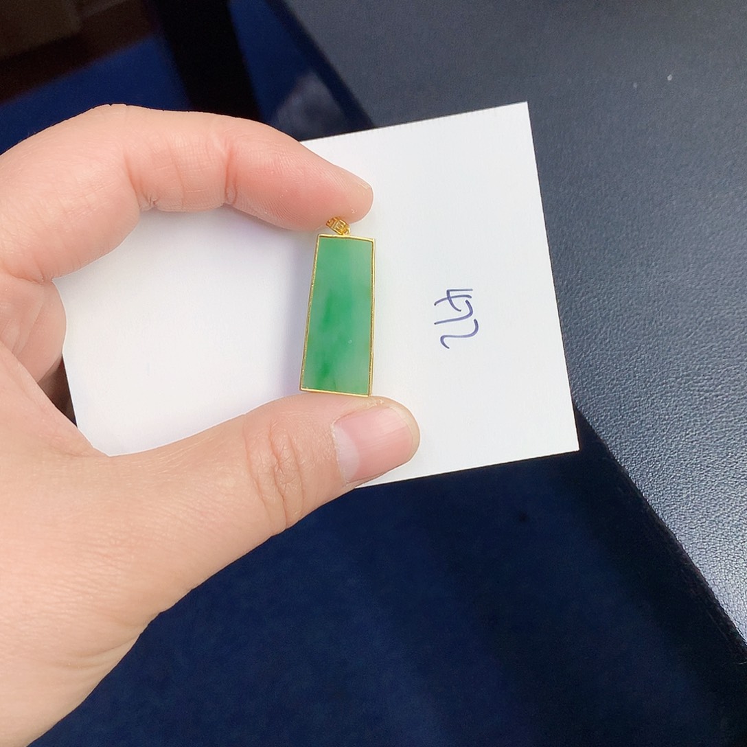 【闪购商品】翡翠颈饰18K金镶嵌00000000
