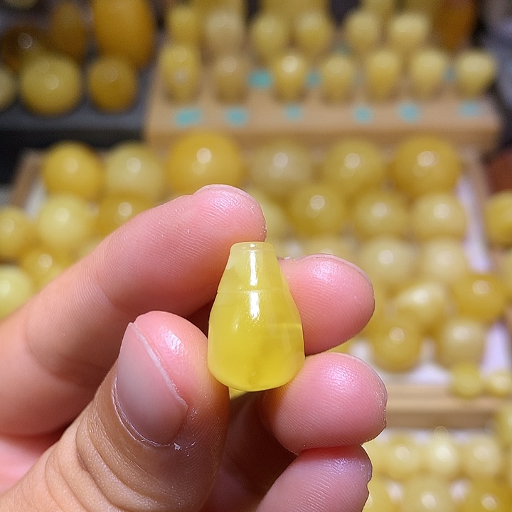 裸石蜜蜡未镶嵌天然俄料蜜蜡鸡油黄三通11.1