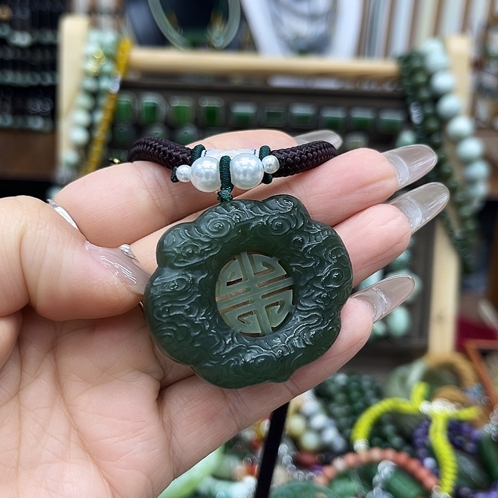 和田玉未镶嵌颈饰