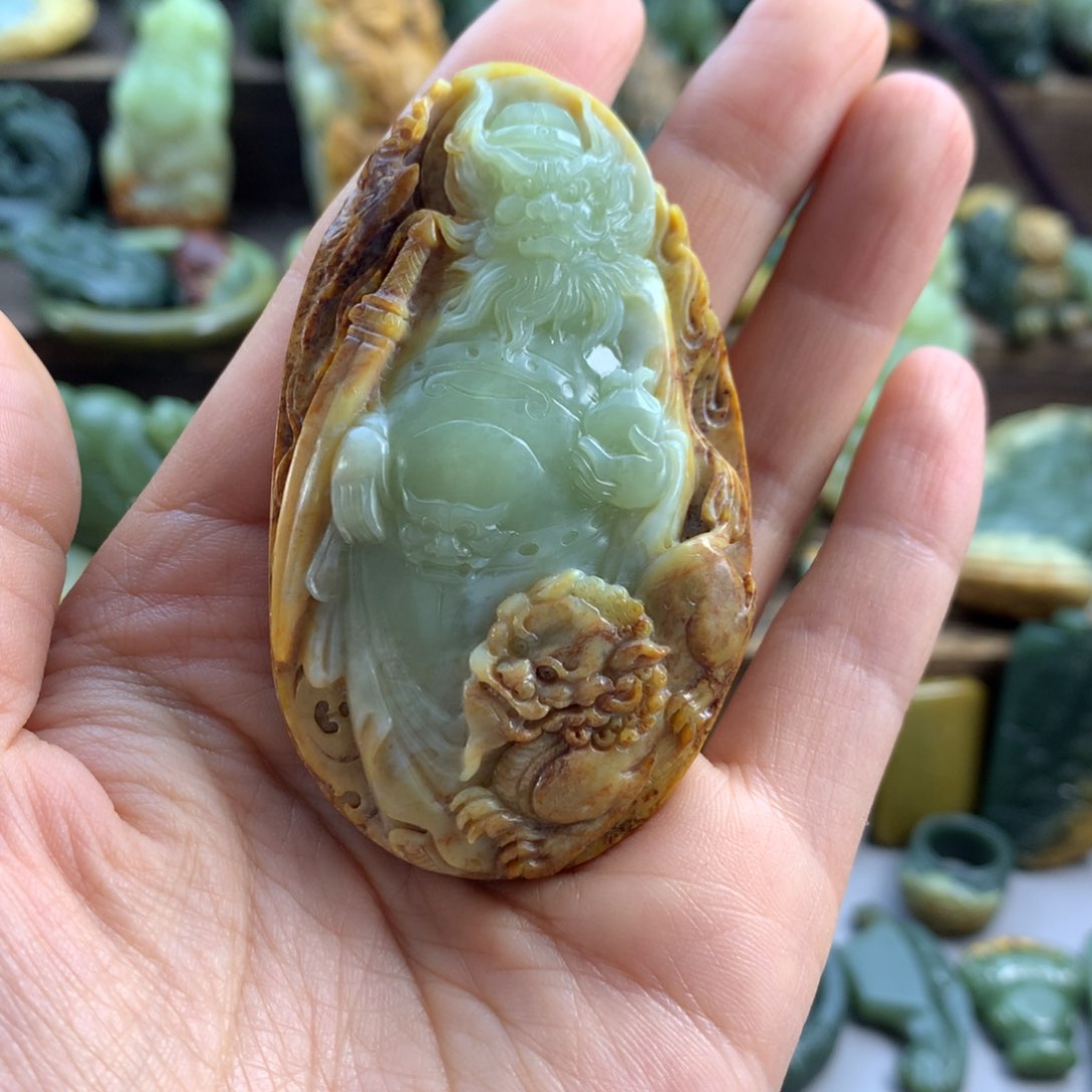 岫岩河磨玉（透闪石质玉）未镶嵌珠宝奇石黑****