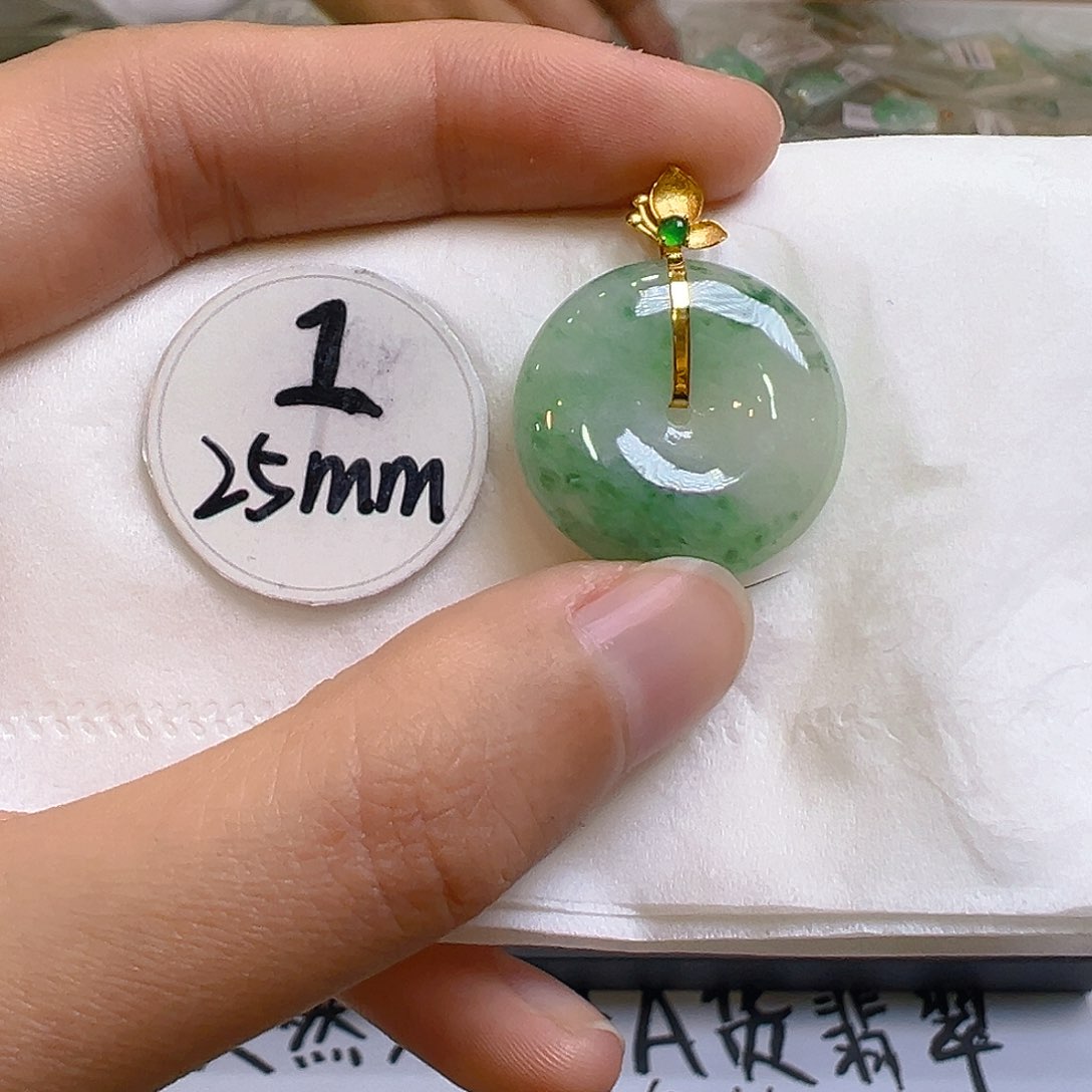 翡翠颈饰18K金镶嵌翡翠