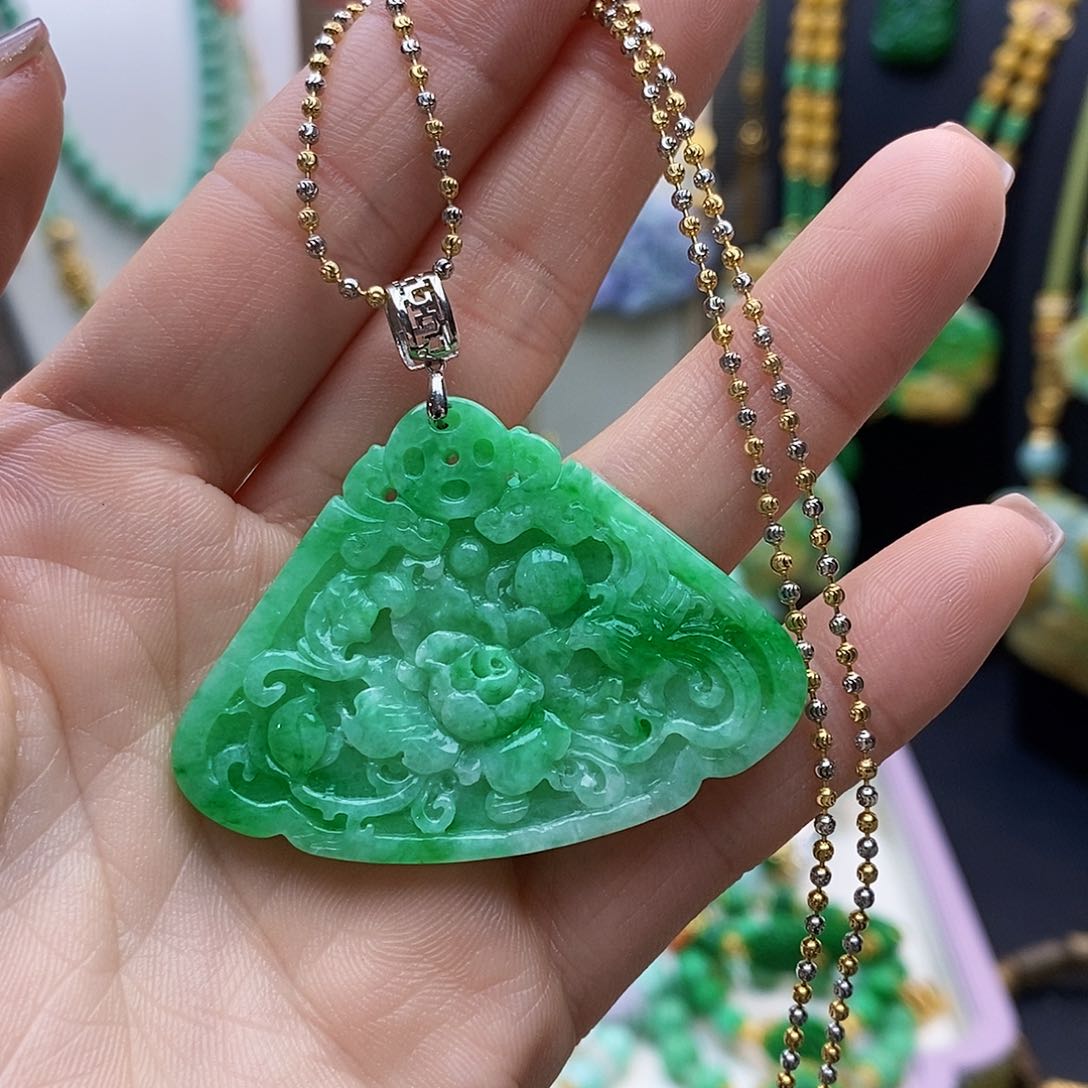 翡翠颈饰未镶嵌天然