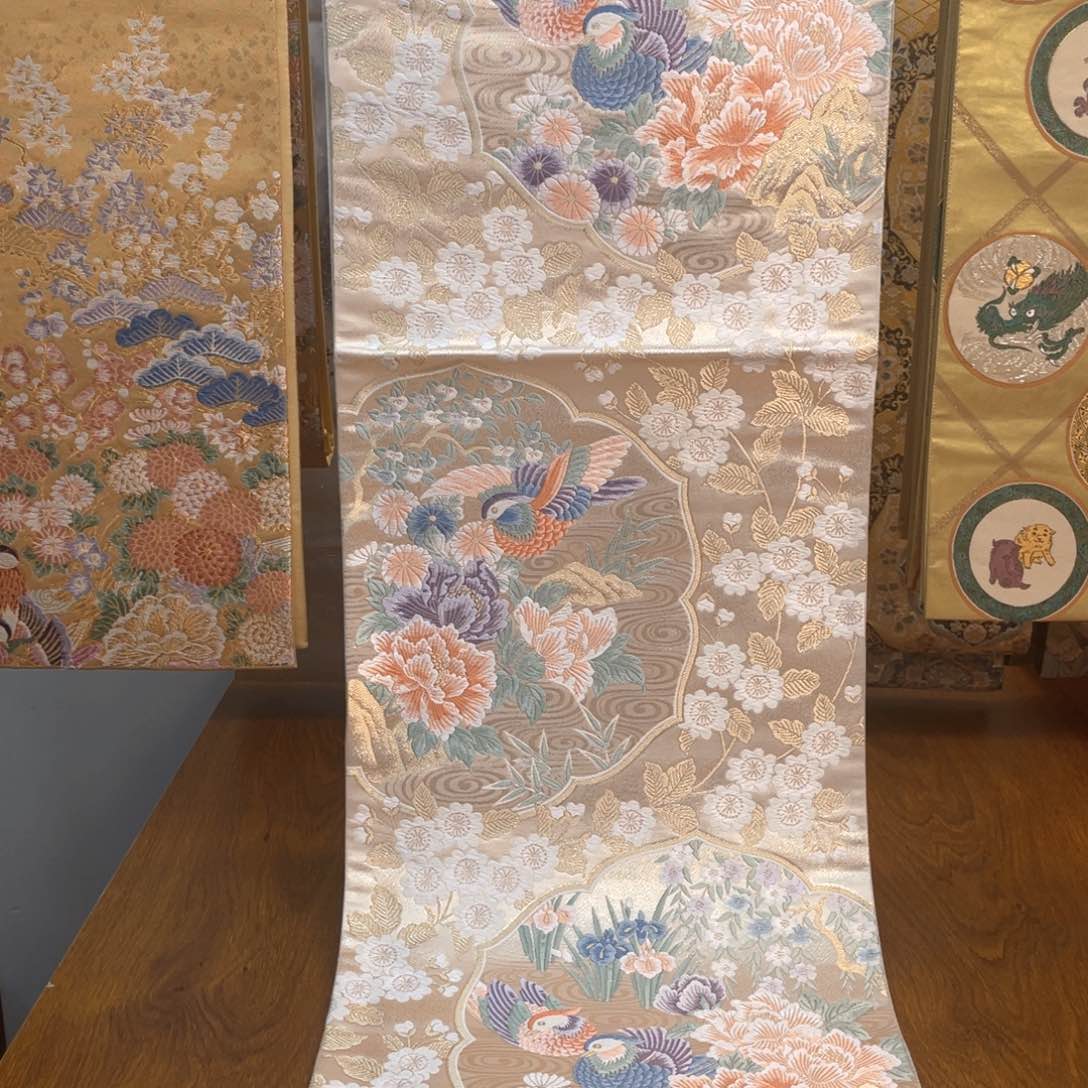 织绣雪轮纹唐织花卉