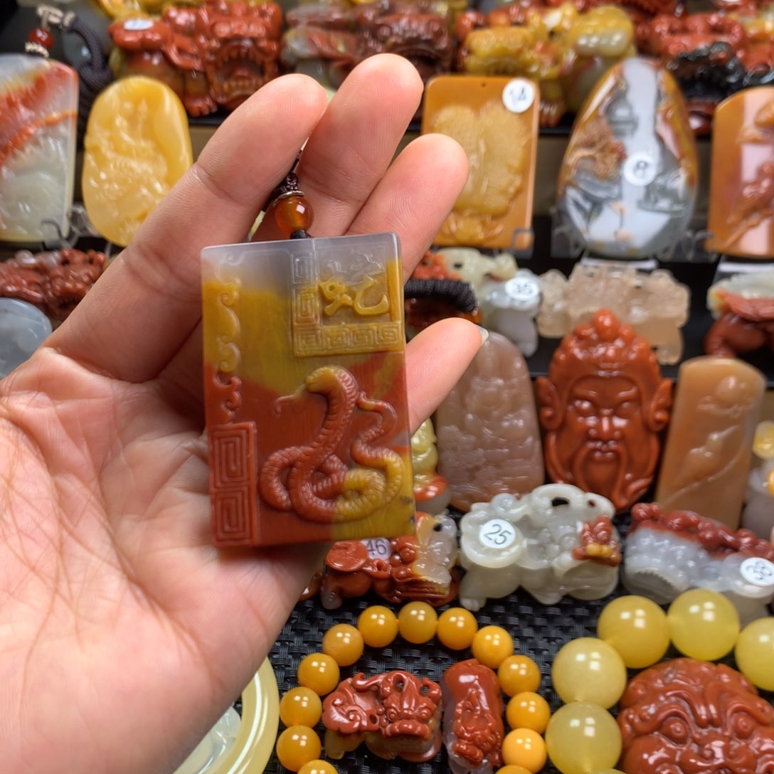 石英质玉（黄龙玉）挂件未镶嵌