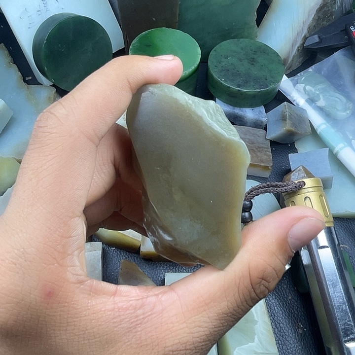 和田玉（糖玉）未镶嵌颈饰