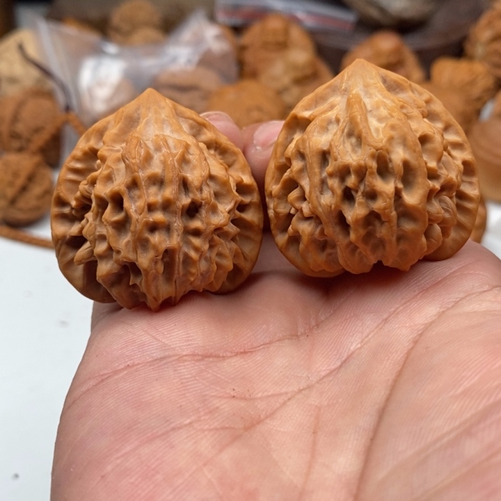 文玩核桃吊坠玩**了核桃