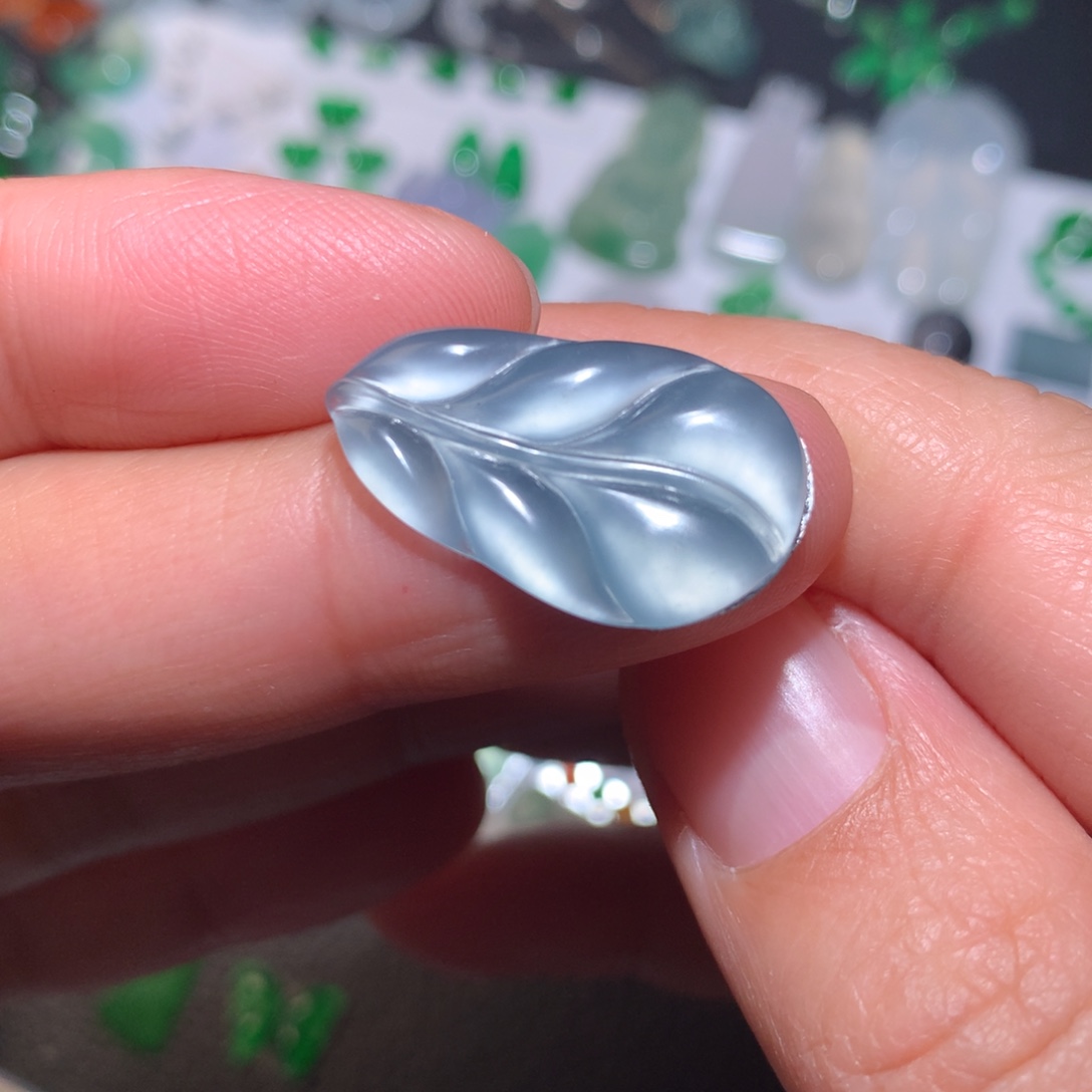 翡翠未镶嵌颈饰叶子