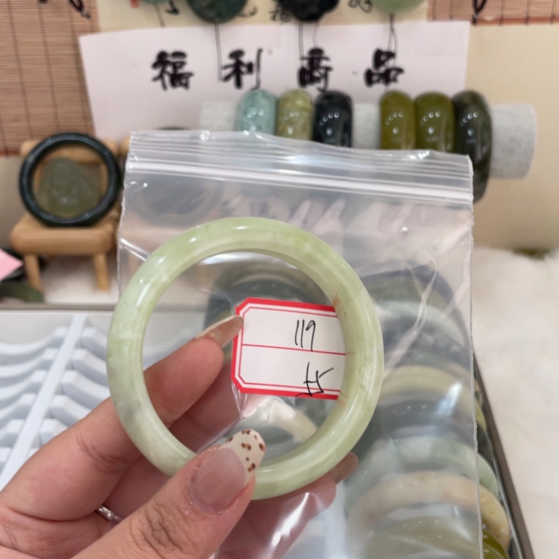 蛇纹石玉手镯未镶嵌