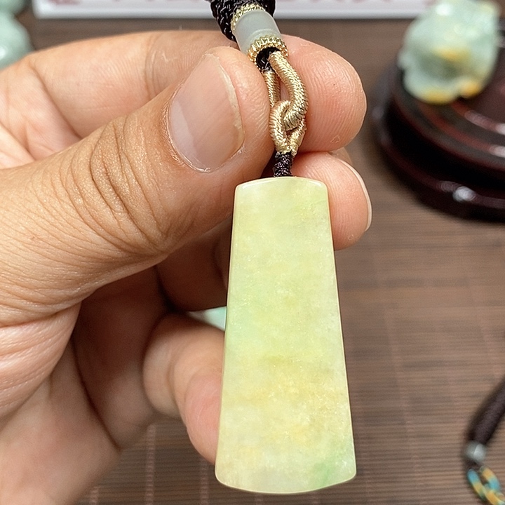 颈饰未镶嵌翡翠天然翡翠玉A货配证书