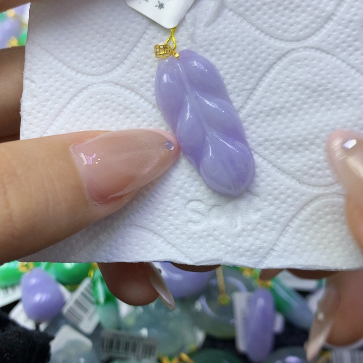 颈饰18K金镶嵌翡翠