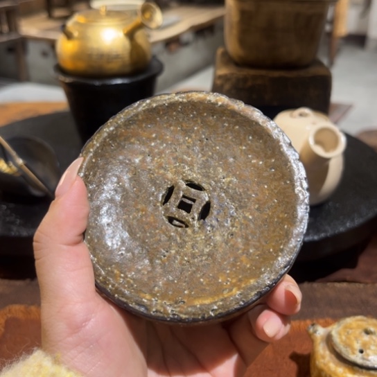 景德镇鱼和熊手工陶艺