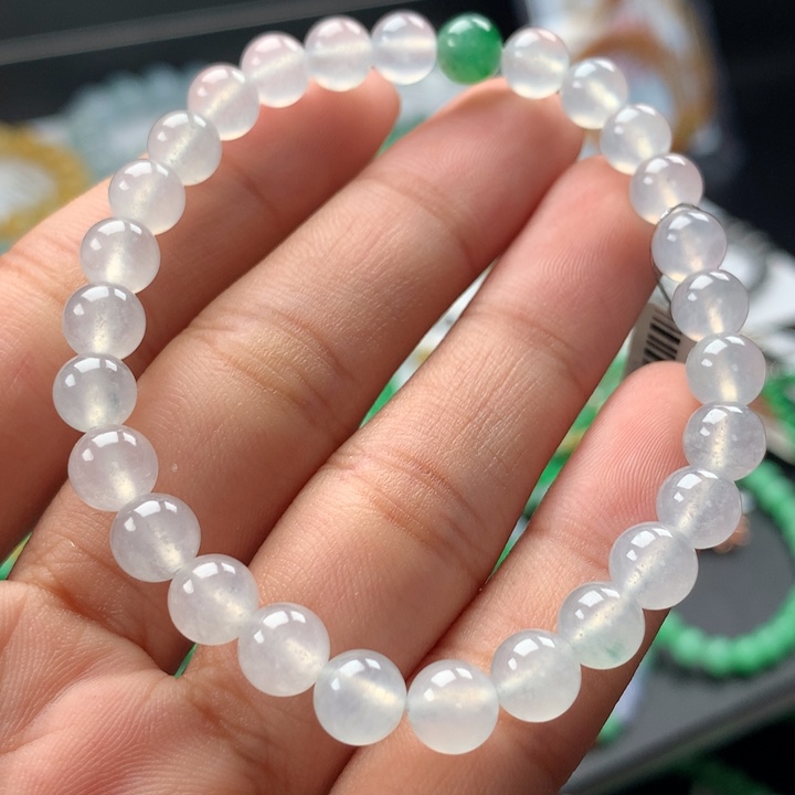 翡翠手镯未镶嵌卡