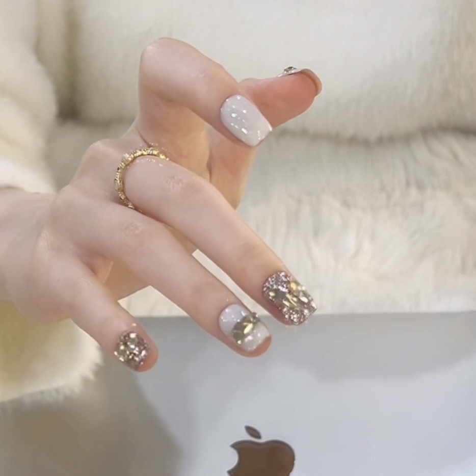 【璀璨雪国】野世穿戴甲 雪白色带钻秋冬氛围感高级重工美甲