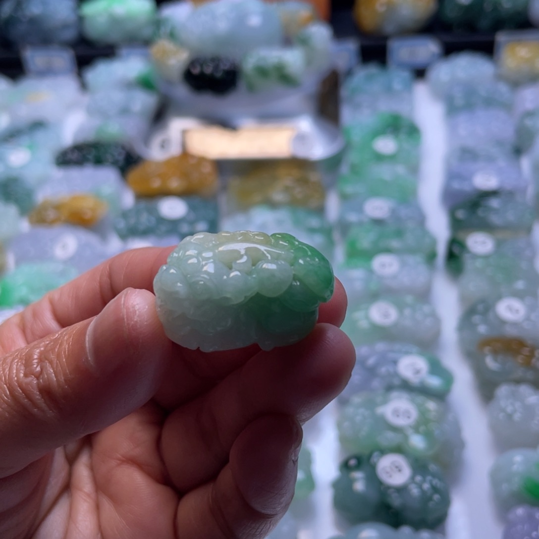 翡翠颈饰未镶嵌貔貅