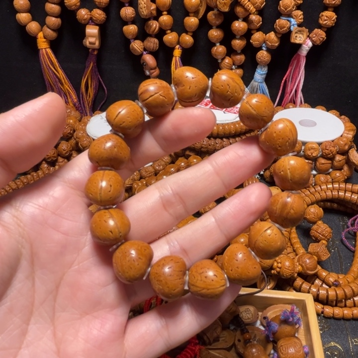 昕***满桃核手串爱心手串