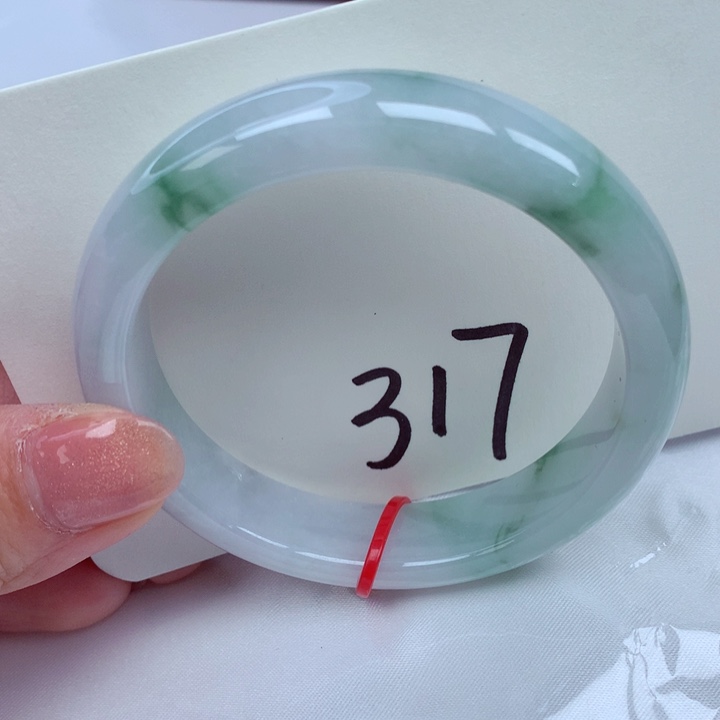 翡翠手镯未镶嵌翡翠