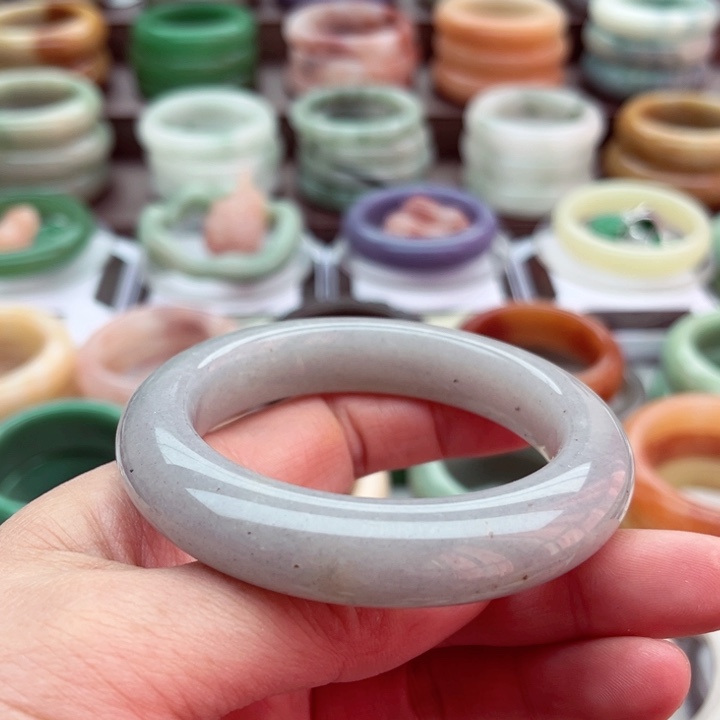 石英质玉手镯未镶嵌