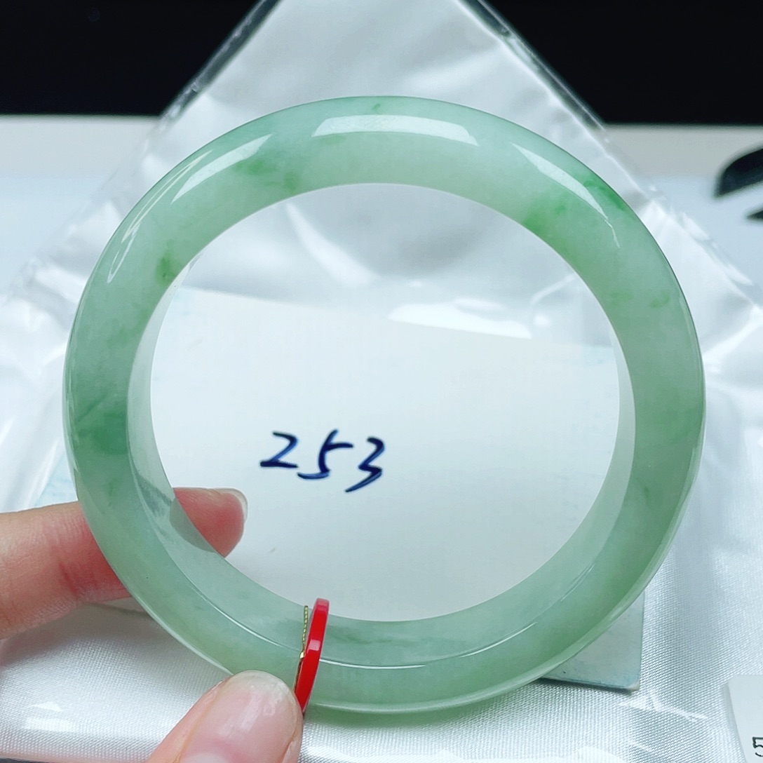 翡翠未镶嵌手镯正圈57.5
