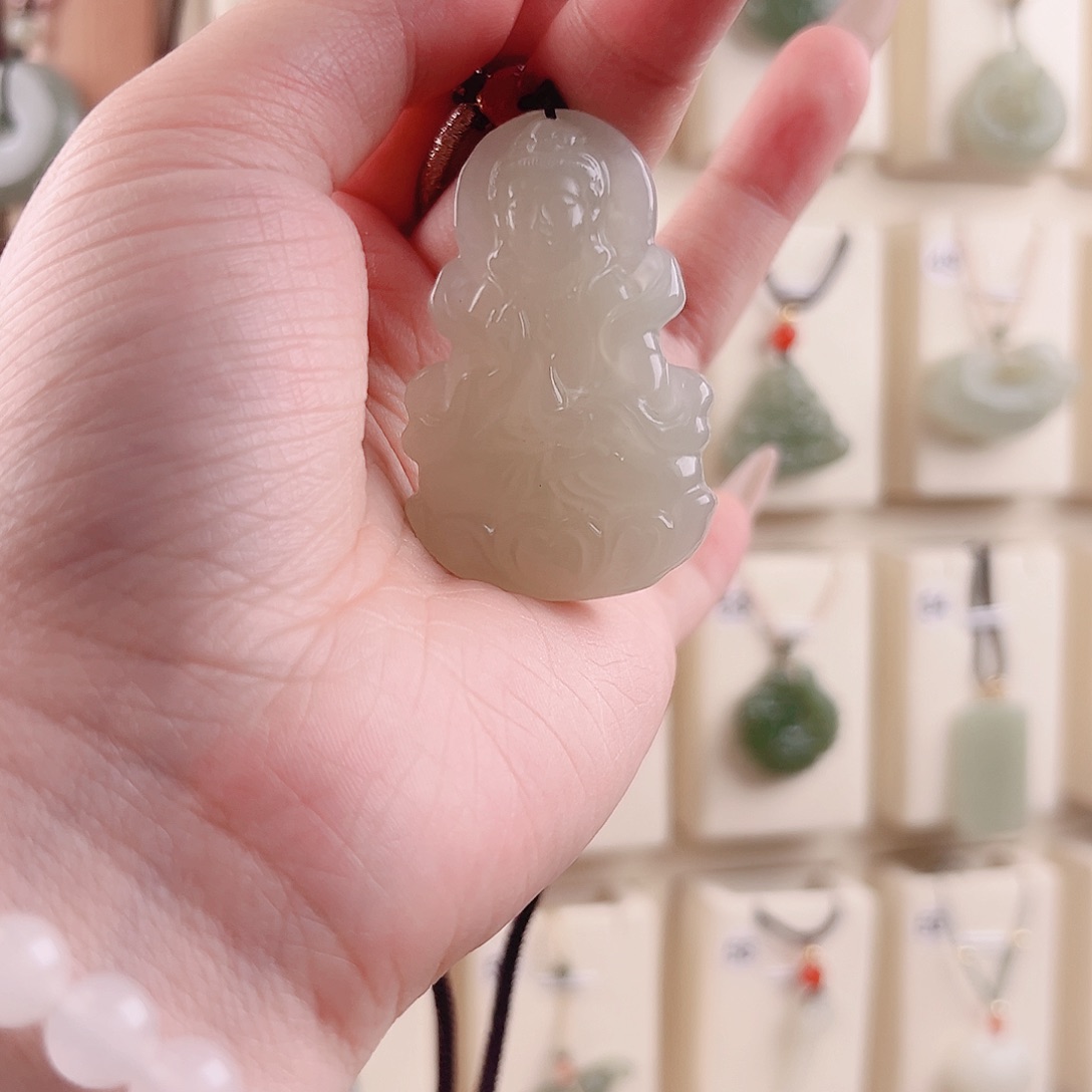 和田玉吊坠(不含链)未镶嵌余****?